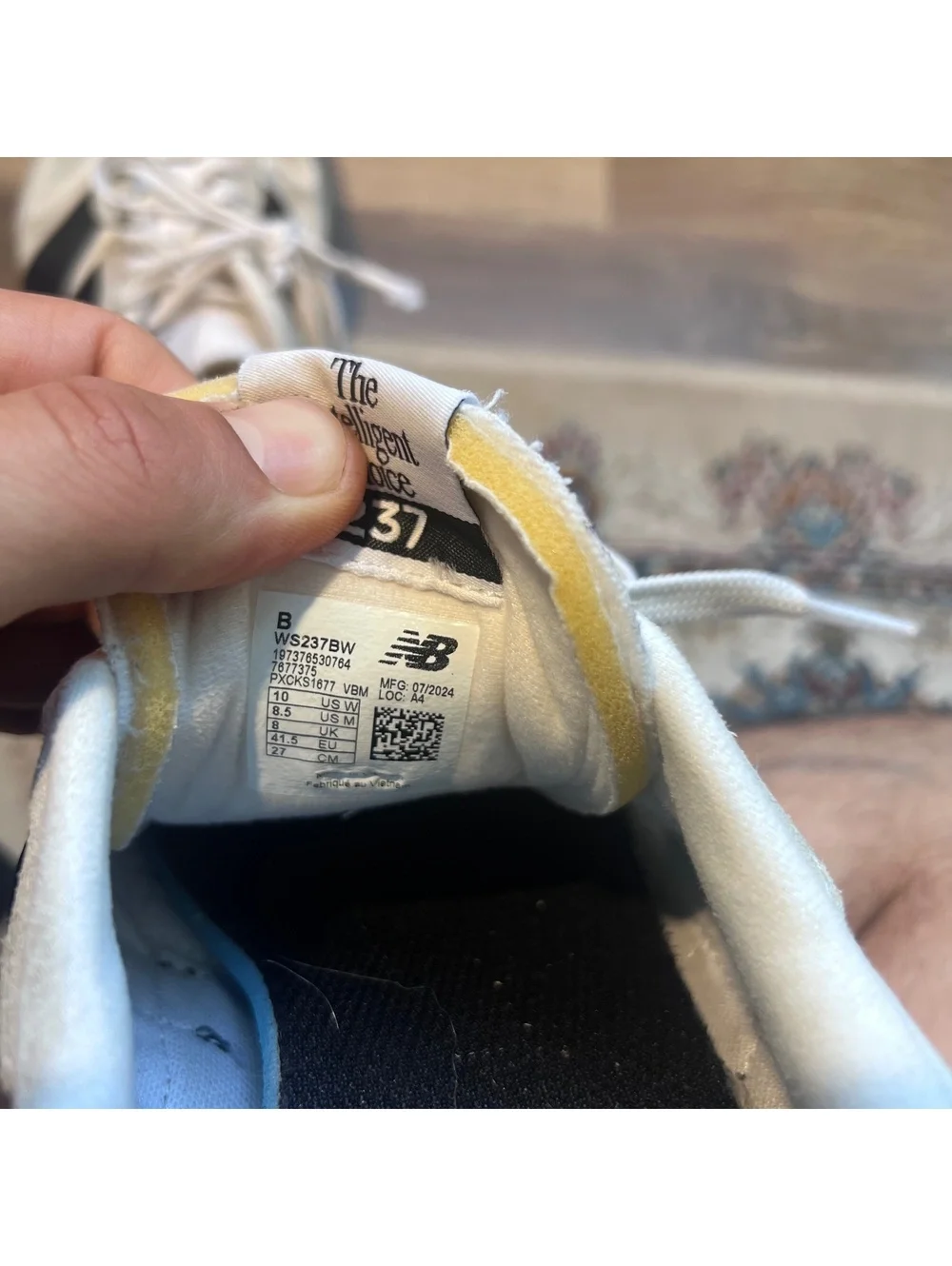 New Balance Sneakers M8.5/W10